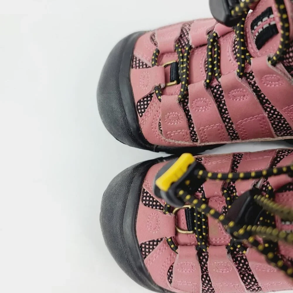 Keen girl pink
